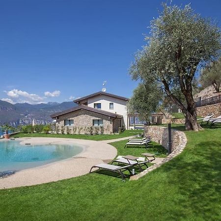 Villa Divina - Apt Divina Con Piscina E Vista Lago 카스텔레토디브렌조네 외부 사진