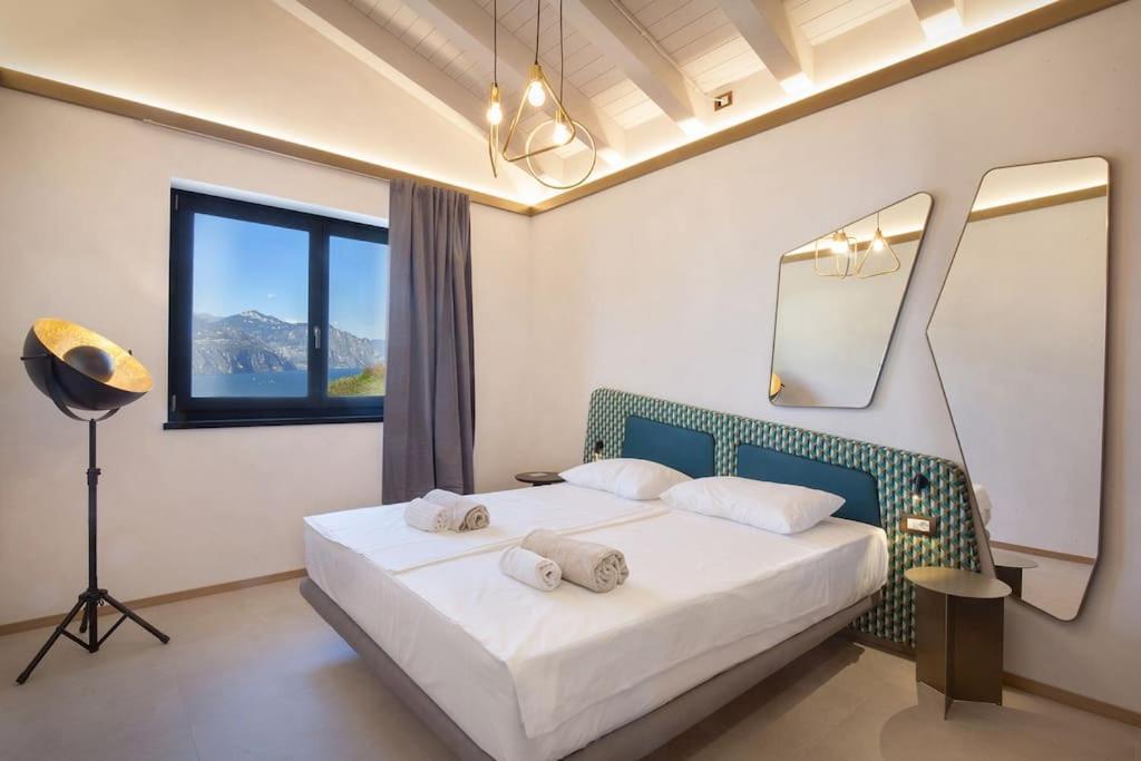 Villa Divina - Apt Divina Con Piscina E Vista Lago 카스텔레토디브렌조네 외부 사진