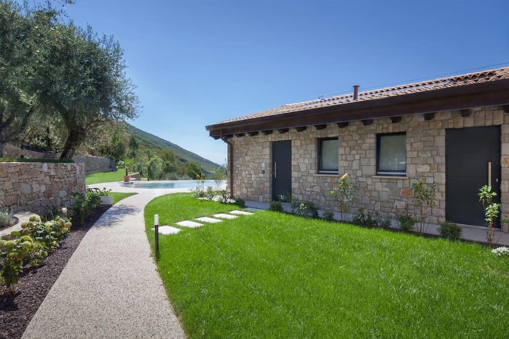 Villa Divina - Apt Divina Con Piscina E Vista Lago 카스텔레토디브렌조네 외부 사진